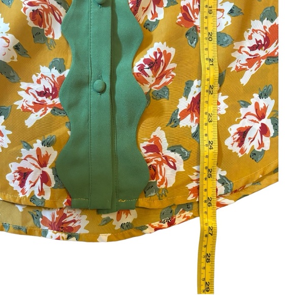 Esley Vintage Inspired Sleeveless Floral Blouse - Picture 6 of 9